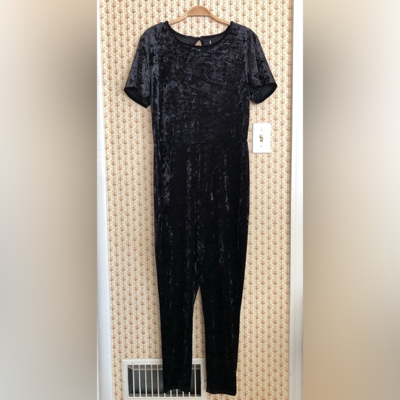Torrid Full Length Crushed Velvet Short Sleeve Black Catsuit | 2X - Picture 3 of 7